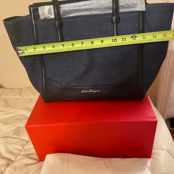 Luxury Handbag - Picture 7 of 13